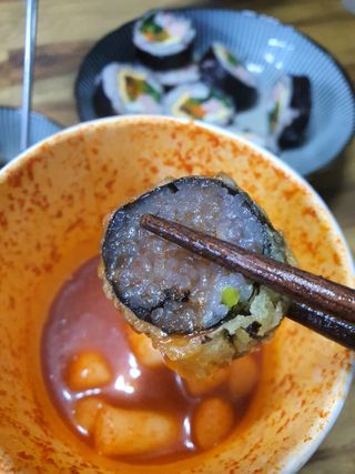 유비쿡 컵떡볶이 매운컵떡볶이2개/ 짜장컵떡볶이 2개  총 4개세트 — 5점을 준 리뷰어가 2021년 2월 올린 사용 사진