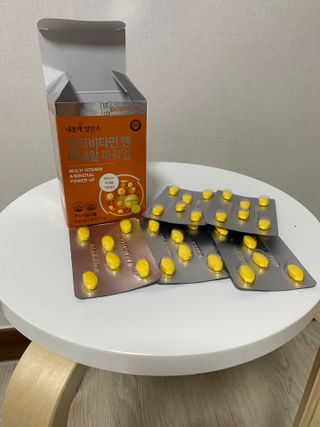 서울약사신협_내몸애발란스멀티비타민앤미네랄파워업_800mg x 90정 — 5점을 준 리뷰어가 2021년 5월 올린 사용 사진