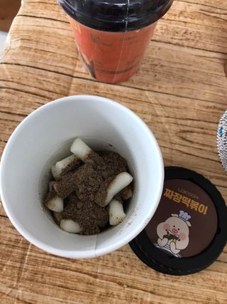 유비쿡 컵떡볶이 매운컵떡볶이2개/ 짜장컵떡볶이 2개  총 4개세트 — 4점을 준 리뷰어가 2021년 2월 올린 사용 사진