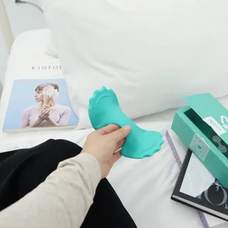 힐니스북 [힐마이넥]   거북목 통증완화를 위한 휴대용 목 안마기 — 4점을 준 리뷰어가 2022년 12월 올린 사용 사진