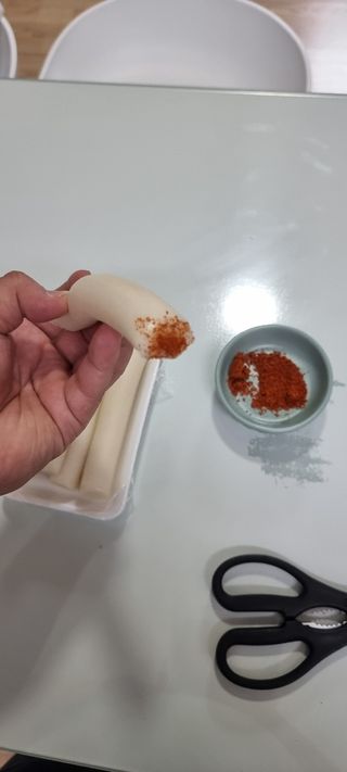 [서울시스터즈] 김치시즈닝 국내 최초 뿌려먹는 김치파우더 100g 1개+ 신제품 김치스낵 90g 2개 — 5점을 준 리뷰어가 2021년 8월 올린 사용 사진