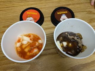 유비쿡 컵떡볶이 매운컵떡볶이2개/ 짜장컵떡볶이 2개  총 4개세트 — 3점을 준 리뷰어가 2021년 3월 올린 사용 사진