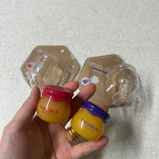 [후르디아] 올리브영 꿀과즙 립밤 2종 (블루베리/석류) — 5점을 준 리뷰어가 2022년 11월 올린 사용 사진