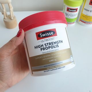 Swisse 스위스 고함량 프로폴리스 2,000mg 210정 — 5점을 준 리뷰어가 2021년 12월 올린 사용 사진