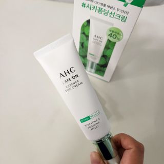 [AHC] 세이프온 에센스 선크림 올리브영 스페셜 증정 기획세트 — 5점을 준 리뷰어가 2022년 6월 올린 사용 사진