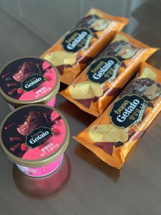 롯데제과 본젤라또 비스킷&바닐라카라멜바, 본젤라또 베리쇼콜라컵 — 5점을 준 리뷰어가 2021년 12월 올린 사용 사진