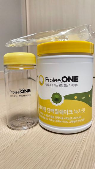 프로티원 단백질쉐이크 녹차맛 2주분 1통+보틀 — 4.5점을 준 리뷰어가 2021년 5월 올린 사용 사진
