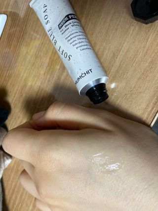 멈칫(MUMCHIT) 넥퍼퓸 NECKPERFUME 2가지 향 — 5점을 준 리뷰어가 2021년 12월 올린 사용 사진