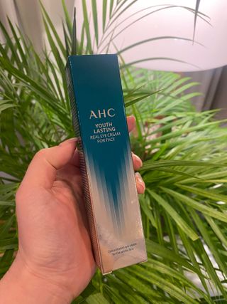 [NEW 탄력유턴 아이크림] AHC 유스 래스팅 리얼 아이크림 포 페이스 — 5점을 준 리뷰어가 2021년 2월 올린 사용 사진