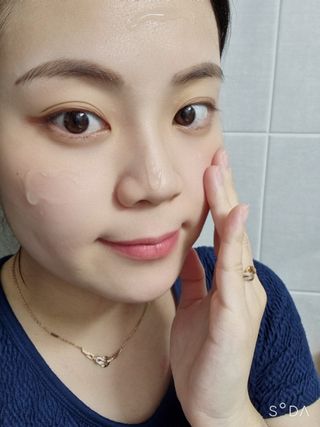 체르엠 스템앤셀 비타민 브라이트닝 에센스 30ml 1개 — 5점을 준 리뷰어가 2021년 9월 올린 사용 사진