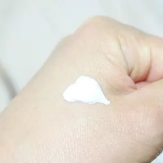 리더스코스메틱 리더스 카밍 바이오틱스 선 에센스 SPF 50+ PA++++ — 5점을 준 리뷰어가 2022년 7월 올린 사용 사진