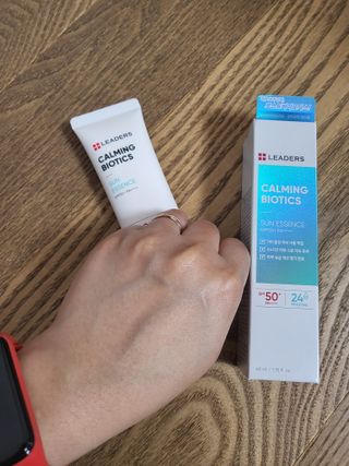 리더스코스메틱 리더스 카밍 바이오틱스 선 에센스 SPF 50+ PA++++ — 5점을 준 리뷰어가 2022년 6월 올린 사용 사진