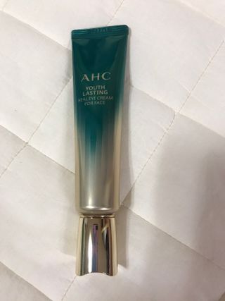 [NEW 탄력유턴 아이크림] AHC 유스 래스팅 리얼 아이크림 포 페이스 — 5점을 준 리뷰어가 2021년 1월 올린 사용 사진