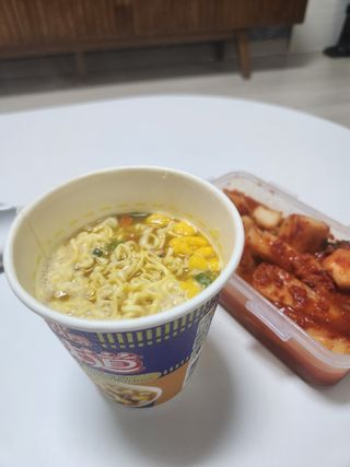 NISSIN 닛신 컵누들  4종 - 씨푸드오리지날, 씨푸드 스파이시, 씨푸드 커리, 씨푸드 XO소스 — 5점을 준 리뷰어가 2022년 11월 올린 사용 사진