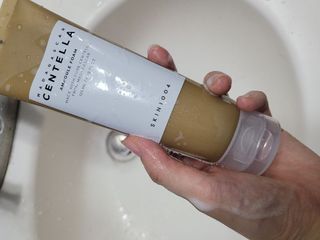스킨1004 [SKIN1004] 마다가스카르 센텔라 앰플 폼 125ml — 5점을 준 리뷰어가 2024년 8월 올린 사용 사진