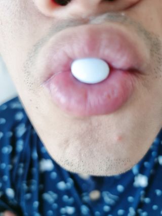 입 냄새 완화에 도움을 주는 에티켓 캔디 앳캔디 스트롱민트 — 5점을 준 리뷰어가 2021년 2월 올린 사용 사진