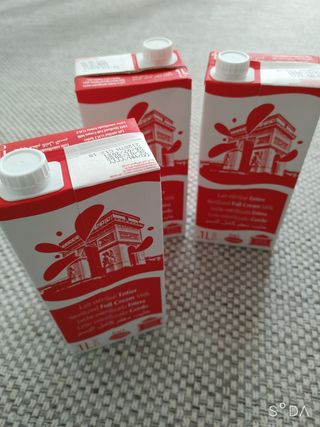락티노브 프랑스에서 온 프리미엄 우유 래드바쉬 멸균우유 1L x 4개 — 4점을 준 리뷰어가 2021년 11월 올린 사용 사진