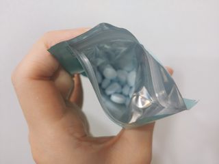 입 냄새 완화에 도움을 주는 에티켓 캔디 앳캔디 스트롱민트 — 5점을 준 리뷰어가 2021년 1월 올린 사용 사진