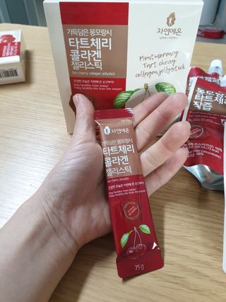 자연에온 가득담은 몽모랑시 타트체리 콜라겐 젤리스틱 — 5점을 준 리뷰어가 2021년 1월 올린 사용 사진