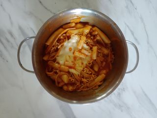 더밥  고추마녀 라볶이 +  나이스미 무설탕 현미후레이크 — 4점을 준 리뷰어가 2021년 10월 올린 사용 사진