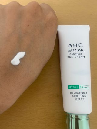 [AHC] 세이프온 에센스 선크림 올리브영 스페셜 증정 기획세트 — 5점을 준 리뷰어가 2022년 6월 올린 사용 사진