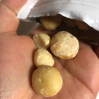 도이퉁 마카다미아 넛 90g  로얄 마카넛 오리지널 쏠트 허니 — 4.5점을 준 리뷰어가 2021년 3월 올린 사용 사진