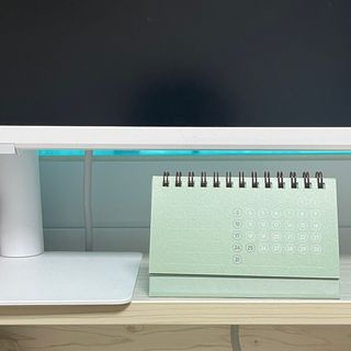 리훈 2024년달력 언더모니터 미니 탁상달력 — 5점을 준 리뷰어가 2023년 10월 올린 사용 사진