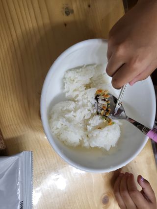 해풀잎 누구나 김밥*1ea [(혼합야채 35g *1ea,  김밥김 (5g, 5ea),  양념간장 (6g, 5ea), 참기름(5g, 2ea)] — 5점을 준 리뷰어가 2022년 7월 올린 사용 사진