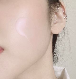 난나 살몬 스파이더 검버섯 미백 톤업 화이트닝 연어 앰플 크림 300ml 대용량 — 4.5점을 준 리뷰어가 2022년 8월 올린 사용 사진