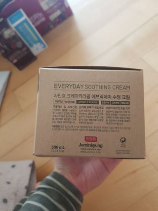 자민경 크레마카라콜 에브리데이 수딩 크림 300ml — 5점을 준 리뷰어가 2021년 1월 올린 사용 사진