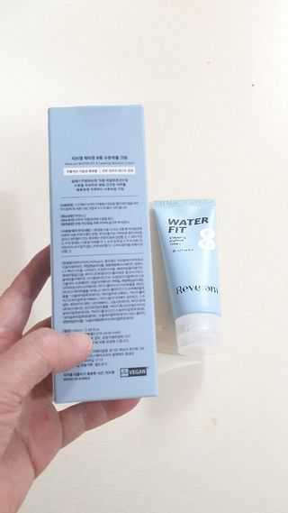 나우_ [리브엠]피부 속부터 겹겹이, 촘촘하게! 워터핏8중 수분착붙 크림 — 5점을 준 리뷰어가 2025년 1월 올린 사용 사진