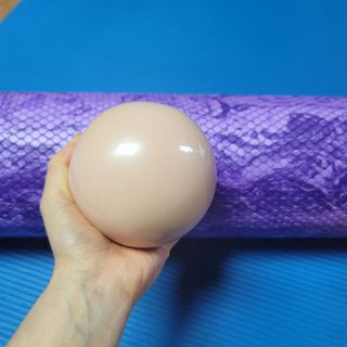 트라택 쿠셔닝 웨이트볼 0.5kg + 1kg SET — 5점을 준 리뷰어가 2022년 5월 올린 사용 사진