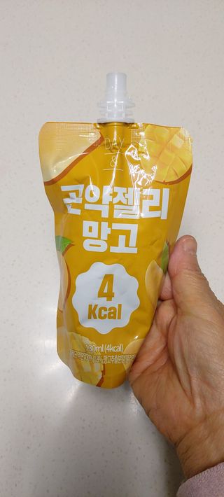 참앤들황토농원 10가지 맛, 입맛대로 스페셜하게~ 가볍게 한 포 땡! 곤약젤리 스페셜 패키지 130ml x 30포 — 4점을 준 리뷰어가 2022년 12월 올린 사용 사진