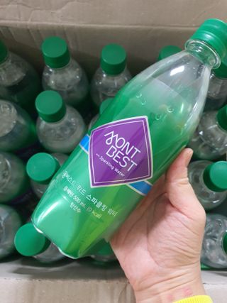 몽베스트 Montbest with Sparkling water Plain 20병 — 4점을 준 리뷰어가 2021년 11월 올린 사용 사진