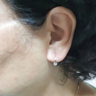 [골드앤디어] 14K 사선 큐빅 원터치 귀걸이_3color — 5점을 준 리뷰어가 2021년 6월 올린 사용 사진