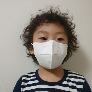 [심폐소생소] 오늘의마스크 KF94 소형 초등학생 어린이 마스크 — 5점을 준 리뷰어가 2021년 12월 올린 사용 사진
