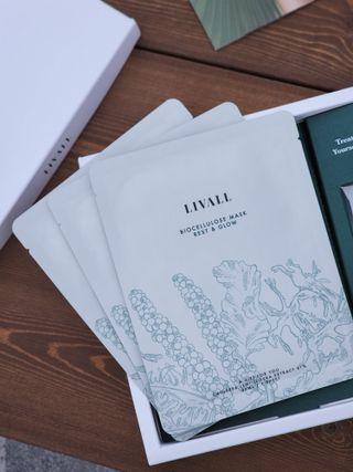 리브얼 | LIVALL 바이오셀룰로오스 마스크 레스트 앤 글로우 33ml  x 3개입 — 5점을 준 리뷰어가 2022년 6월 올린 사용 사진