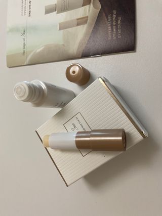 더사가오브수 [사가수] 효혜윤 보태니컬 에너지 에센스인로션 20ml /아이포올 스틱 3g — 5점을 준 리뷰어가 2023년 2월 올린 사용 사진