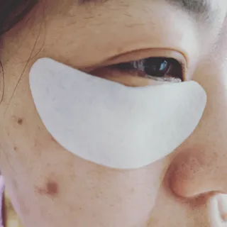 건강누리인터내셔날 레아라 다이아포스 슬리핑 아이패치 골드 & 물광 아이패치 [14회분/총 28매] — 5점을 준 리뷰어가 2022년 7월 올린 사용 사진