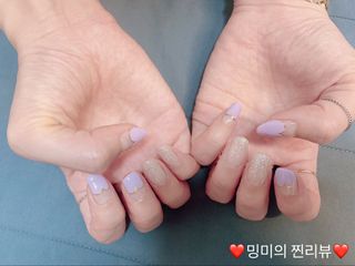 [네일가게] 햇빛에 닿으면 색이 변하는 신기한 햇살 반전 네일스티커 — 5점을 준 리뷰어가 2021년 8월 올린 사용 사진