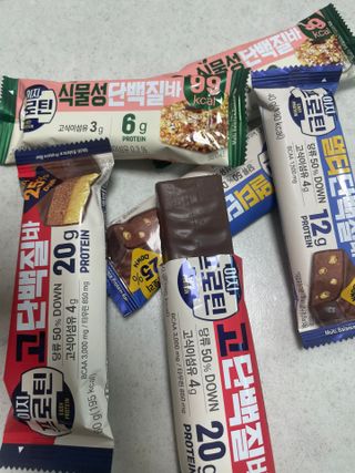 이지프로틴바 3종x각 2ea (고단백질바, 멀티단백질바, 식물성단백질바) — 5점을 준 리뷰어가 2024년 2월 올린 사용 사진