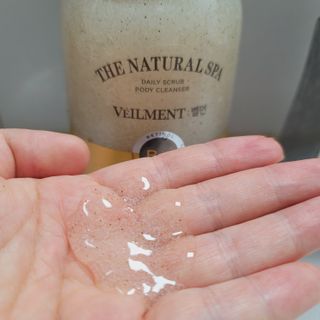 벨먼 내추럴스파 수분광채 스크럽 바디워시 600ml 5종 — 5점을 준 리뷰어가 2022년 5월 올린 사용 사진