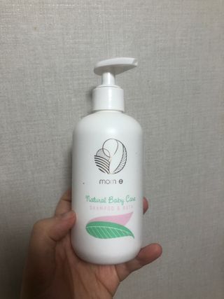 mom e 맘이 내추럴 베이비 케어 샴푸앤바스+로션 — 5점을 준 리뷰어가 2021년 1월 올린 사용 사진