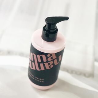 난나 살몬 스파이더 검버섯 미백 톤업 화이트닝 연어 앰플 크림 300ml 대용량 — 5점을 준 리뷰어가 2022년 8월 올린 사용 사진