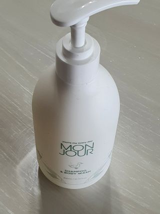 토박스코리아 몽쥬르 유아 샴푸앤워시 300ml — 5점을 준 리뷰어가 2021년 5월 올린 사용 사진