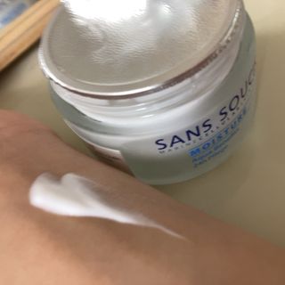 산수시 아쿠아 베네핏 24h 수부지 물광 속건조 수분크림 50ml — 4점을 준 리뷰어가 2021년 7월 올린 사용 사진