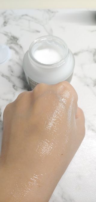 마리엔메이 센서티브 수딩 젤 크림 + 어성초 티트리 추출물 세럼 + 어성초 티트리 모공 클렌징 폼 — 5점을 준 리뷰어가 2021년 8월 올린 사용 사진