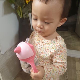 유비맘 트라이탄 코니빨대컵_컬러 랜덤 발송 — 4점을 준 리뷰어가 2021년 3월 올린 사용 사진