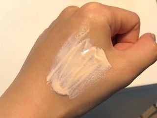 제주인디 카멜리아 블러썸 선크림 — 4점을 준 리뷰어가 2023년 9월 올린 사용 사진