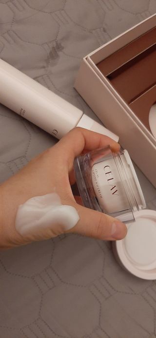 프리마인 바르기만 하면 철벽 스킨케어+24시간 마스크팩 효과. 셀라브 리제너레이팅 시스템 부스터+크림 세트 — 5점을 준 리뷰어가 2023년 4월 올린 사용 사진